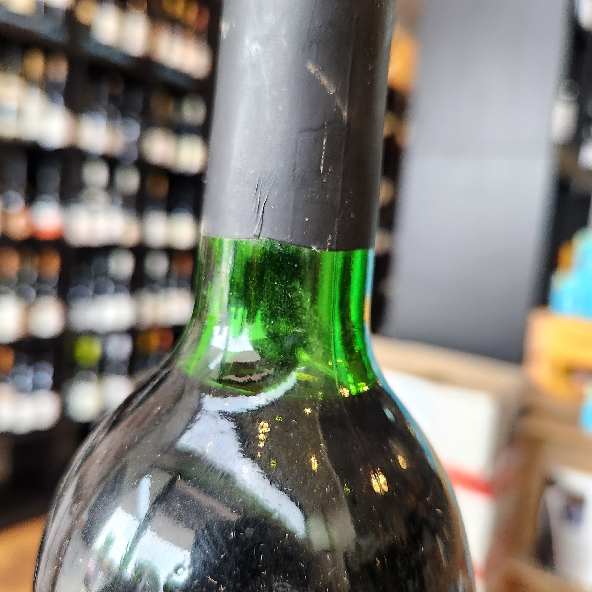 Close up of the neck of a Wynn's 'John Riddoch' Coonawarra Cabernet Sauvignon from 1992 that shows the fill level in the bottle to be high shoulder.